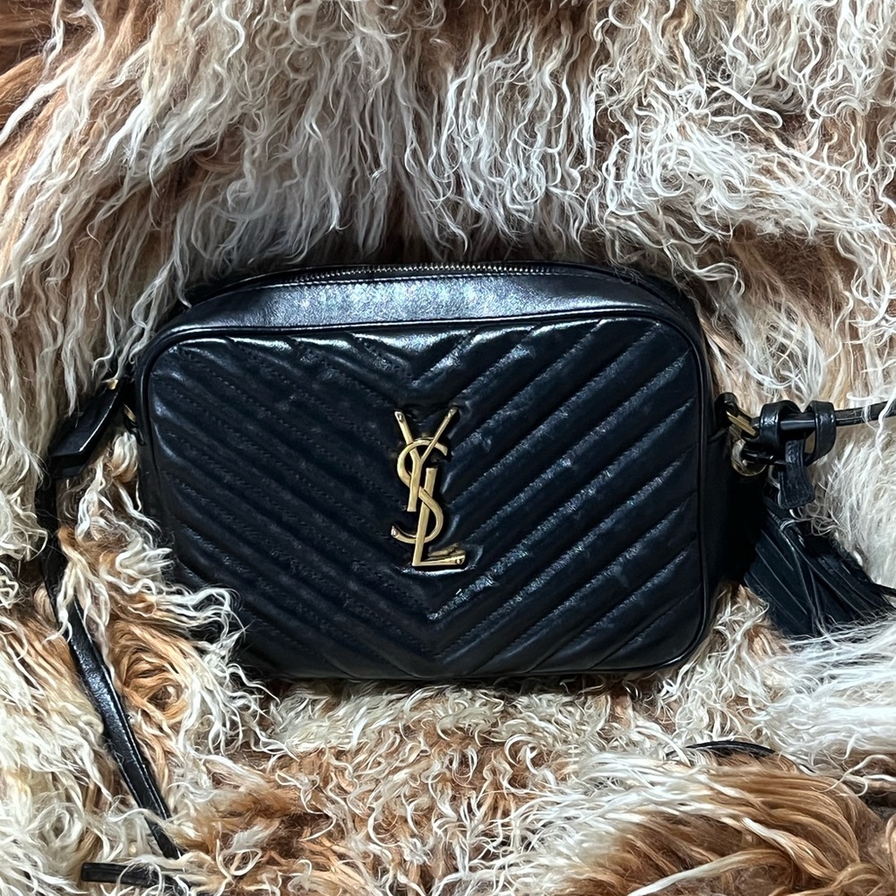 YSL Medium Lou Matelass Leather Camera Bag
Black Quilted Leather with Tassel